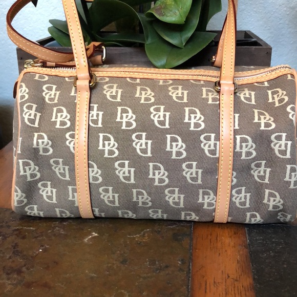 DOONEY and BURKE SHOULDER BAG - Picture 2 of 8